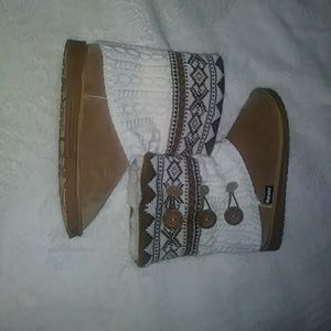 Muk Luks sweater fleece lined boots